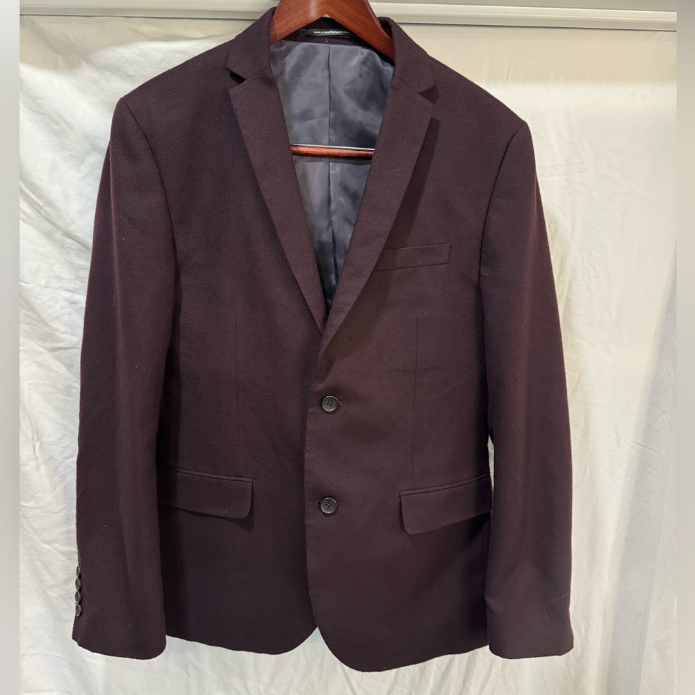 Men’s burgundy/wine Blazer. Great evening jacket.